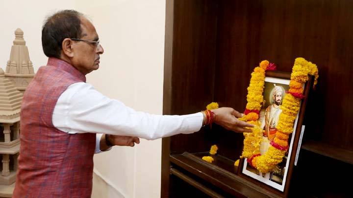 मुख्यमंत्री श्री चौहान ने छत्रपति शिवाजी महाराज की पुण्य-तिथि पर श्रद्धांजलि अर्पित की